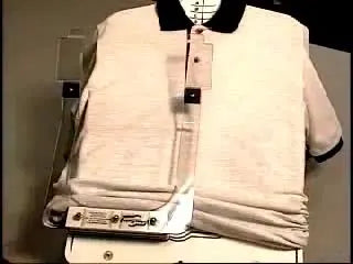 Koniec zgadywania przy logotypach na lewej/prawej piersi: ustaw siatkę Stacji HoopMaster, ramiona uchwytu i magnetyczne klapki na stabilizator