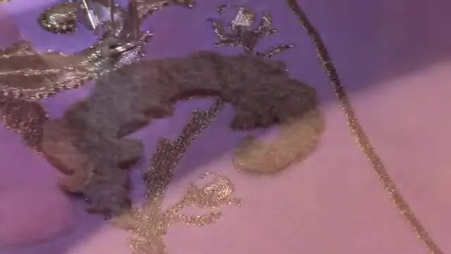 Raised “Goldwork” on a Pfaff Creative 4.5: Crisp Felt Padding, Calm Metallic Thread, and Split-Hoop Alignment That Looks Seamless