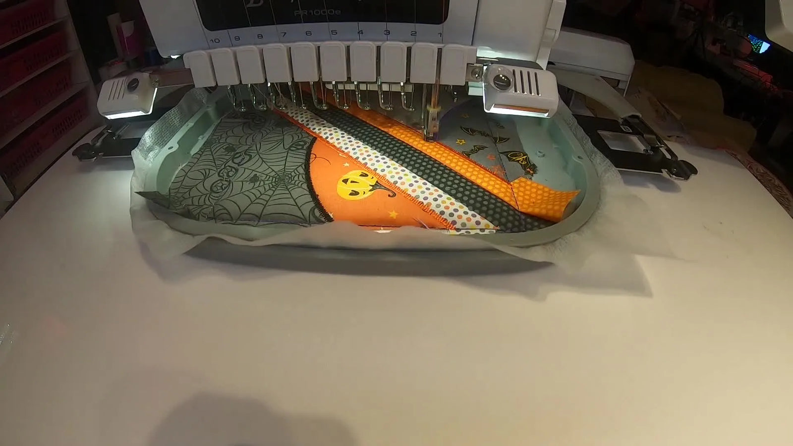 Anita Goodesign Quarter-Turn Quilt on a Brother PR1000e: Thick Batting, Folded-Fabric Edges, and the “Mistake” That Still Sells the Block