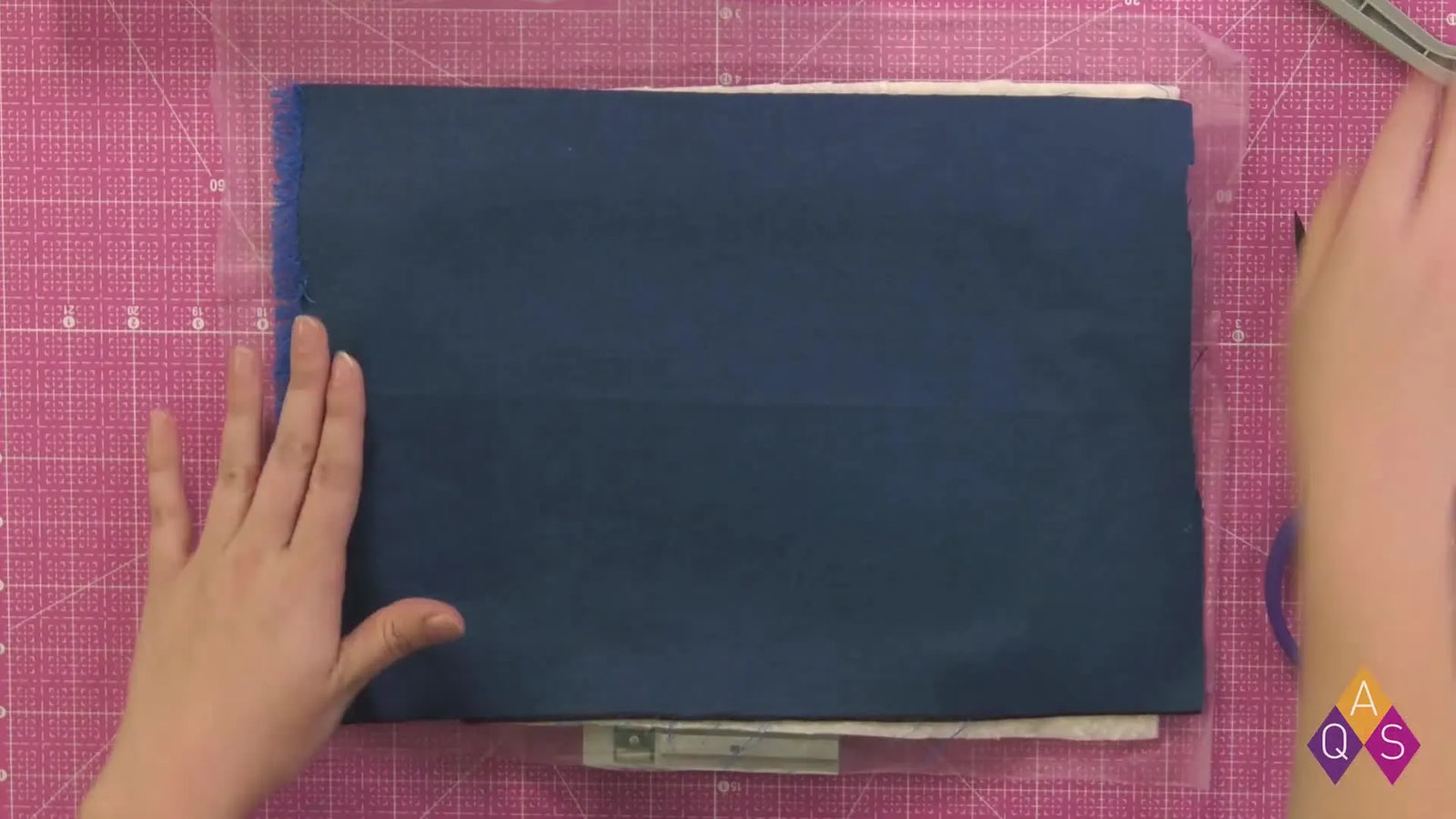 Hooping a Quilt Sandwich on the EverSewn Sparrow X Without Lint Chaos: The Water-Soluble Topping Trick + Freezer-Paper-Perfect Appliqué