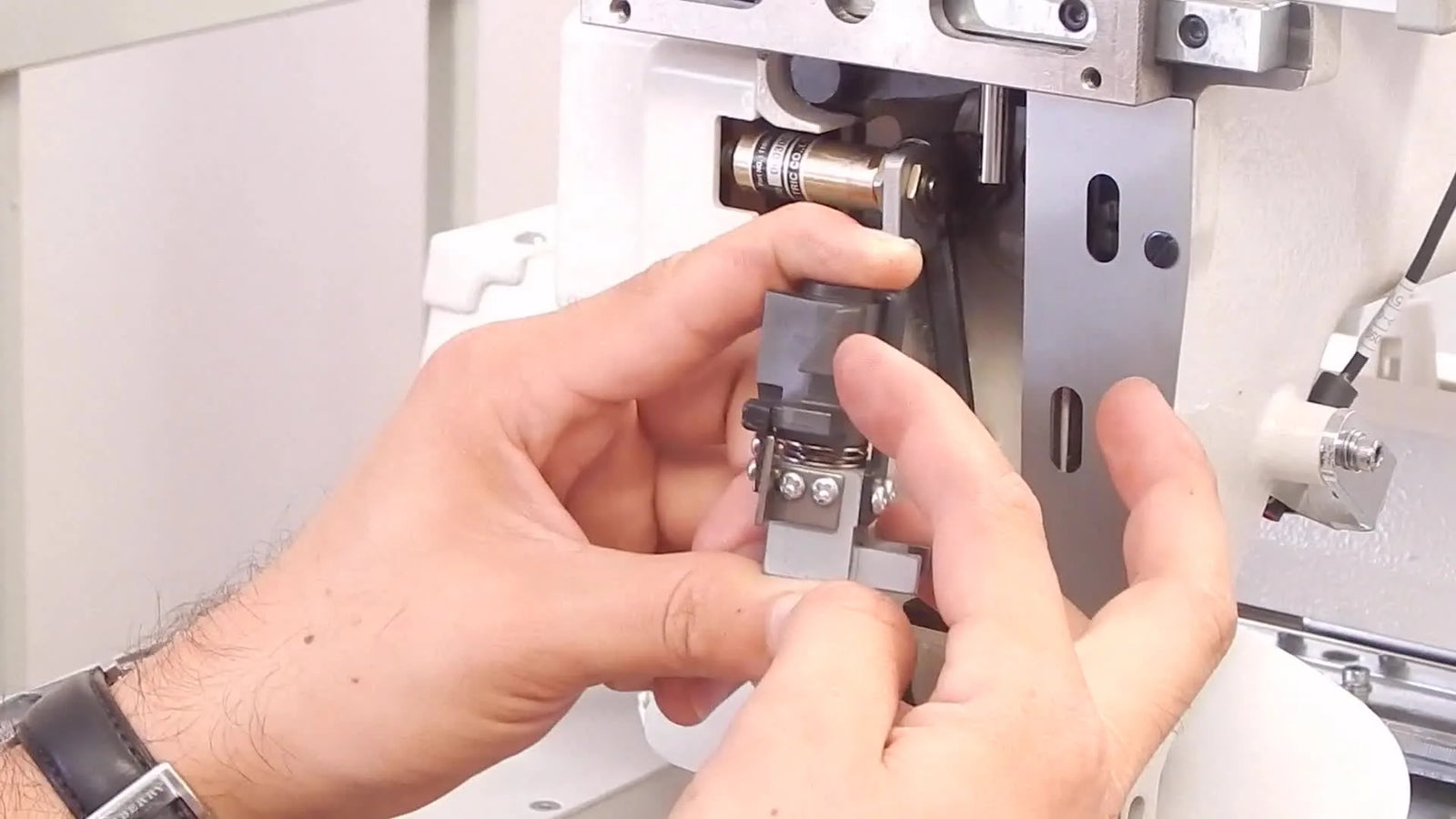 SWF Reciprocator Replacement That Actually Works: Fix a Needle Bar That Won’t Engage (and Avoid the Next Hoop Strike)