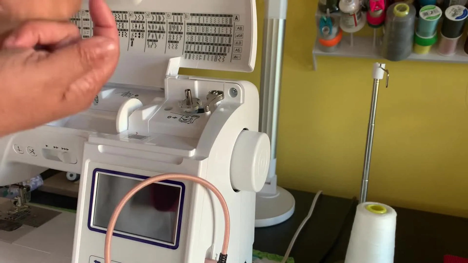 Brother SE1900 Bobbin Winder Thread Jam? Pop the Grey Seat Off Safely (No Tweezers, No Drama)