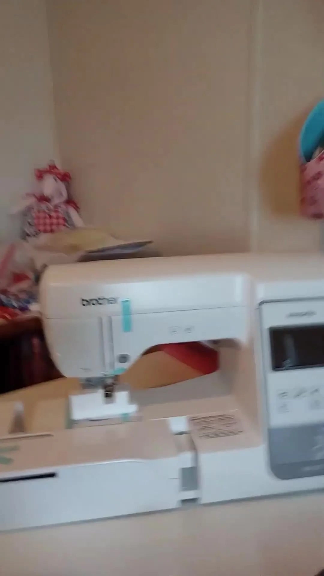 Brother Innov-is NS1150E: od unboxingu do pierwszego ściegu — co jest w bonusowym zestawie z Walmart i co warto mieć, zanim w ogóle zapniesz materiał w ramie