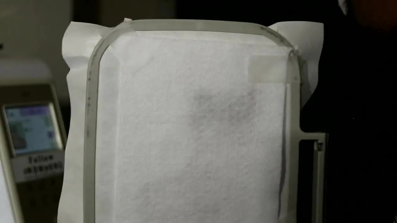 A Usable ITH Mini Stocking on the Brother SE625: Clean Appliqué, Smart Stippling, and the No-Spray Floating Backing Trick