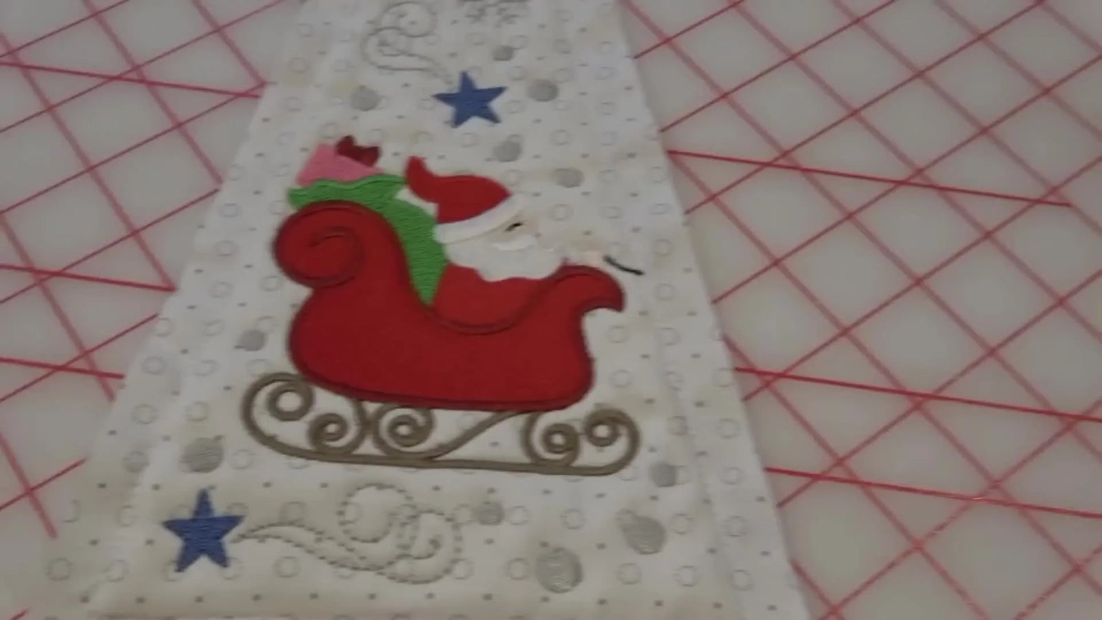 DBJJ Christmas Tree Skirt on a Single-Needle Machine: The 6x10 Hooping Plan, SF101 “No-Bubble” Fix, and Time-Saving Tape Tricks