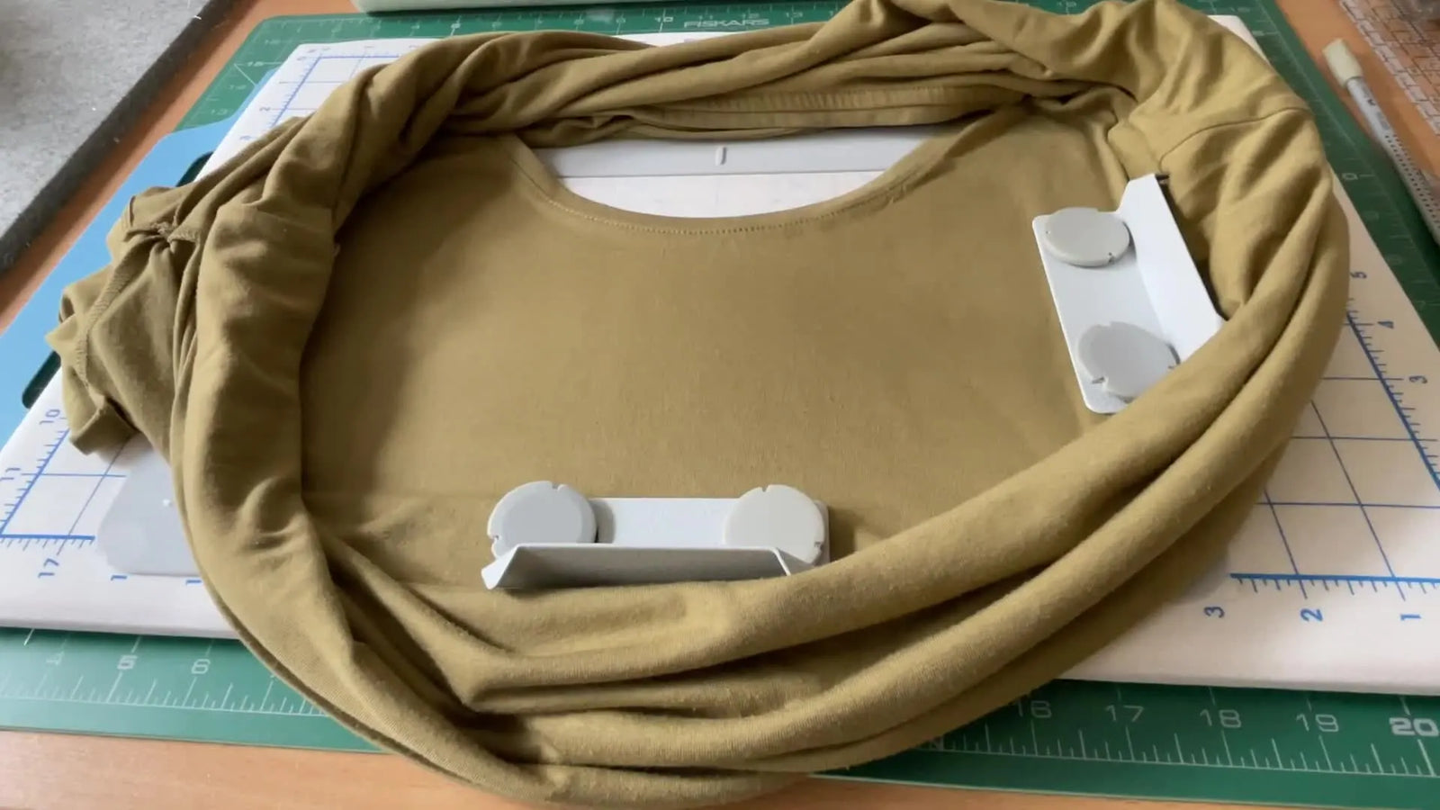 No Hoop Burn, No Neckline Distortion: Stitch a T-Shirt Neckline with the Husqvarna Metal Hoop (240×150) Like a Pro