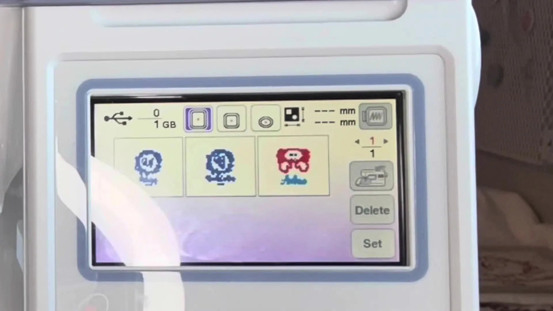 A close-up of the Brother PE800 screen showing the design preview and the on-screen “Set” button ready to confirm the file from USB.