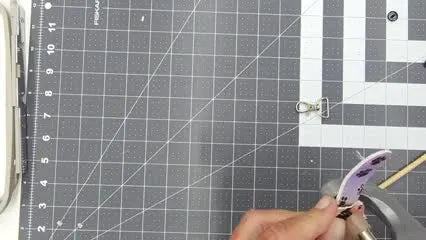 The No-Stress ITH Paw Print Keepsake Snap Tab: A Cleaner Reverse-Appliqué Vinyl Window (and a Snap That Actually Closes)