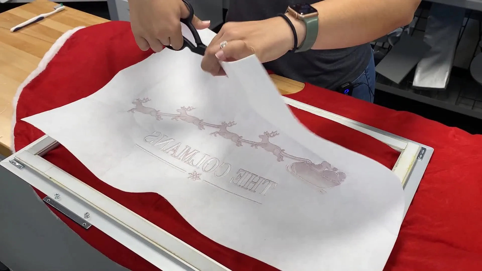 Christmas Tree Skirt Embroidery on the Avancé 1501C: The 180° Flip Trick, Floating Backing, and a Clean Finish That Sells