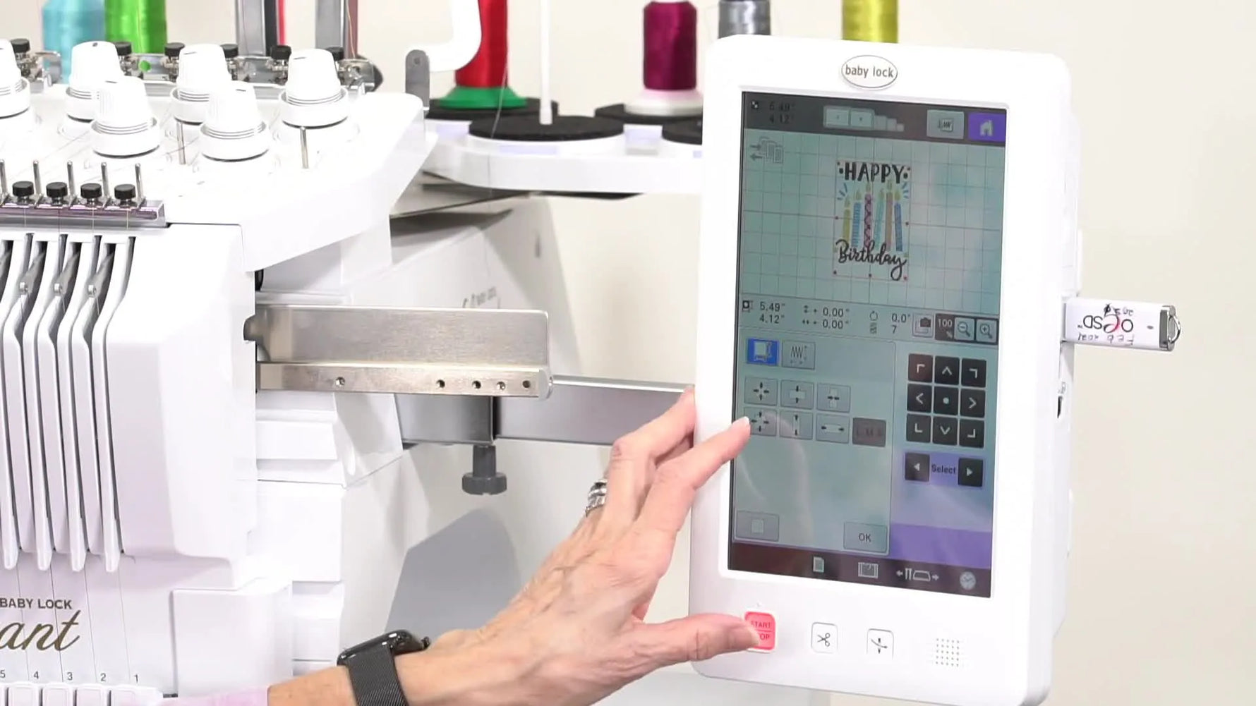 The embroidery machine screen shows the resize tool expanding the design to maximize the hoop area before stitching.