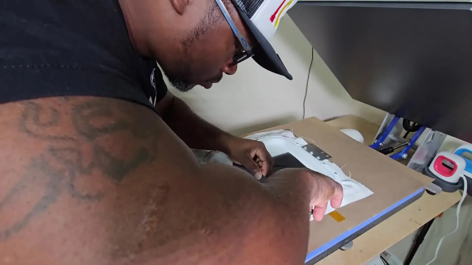 From Hatch to Happy Japan: A Clean Halloween Appliqué Stitch-Out (and the Pull-Comp Mistake That Causes Gaps)