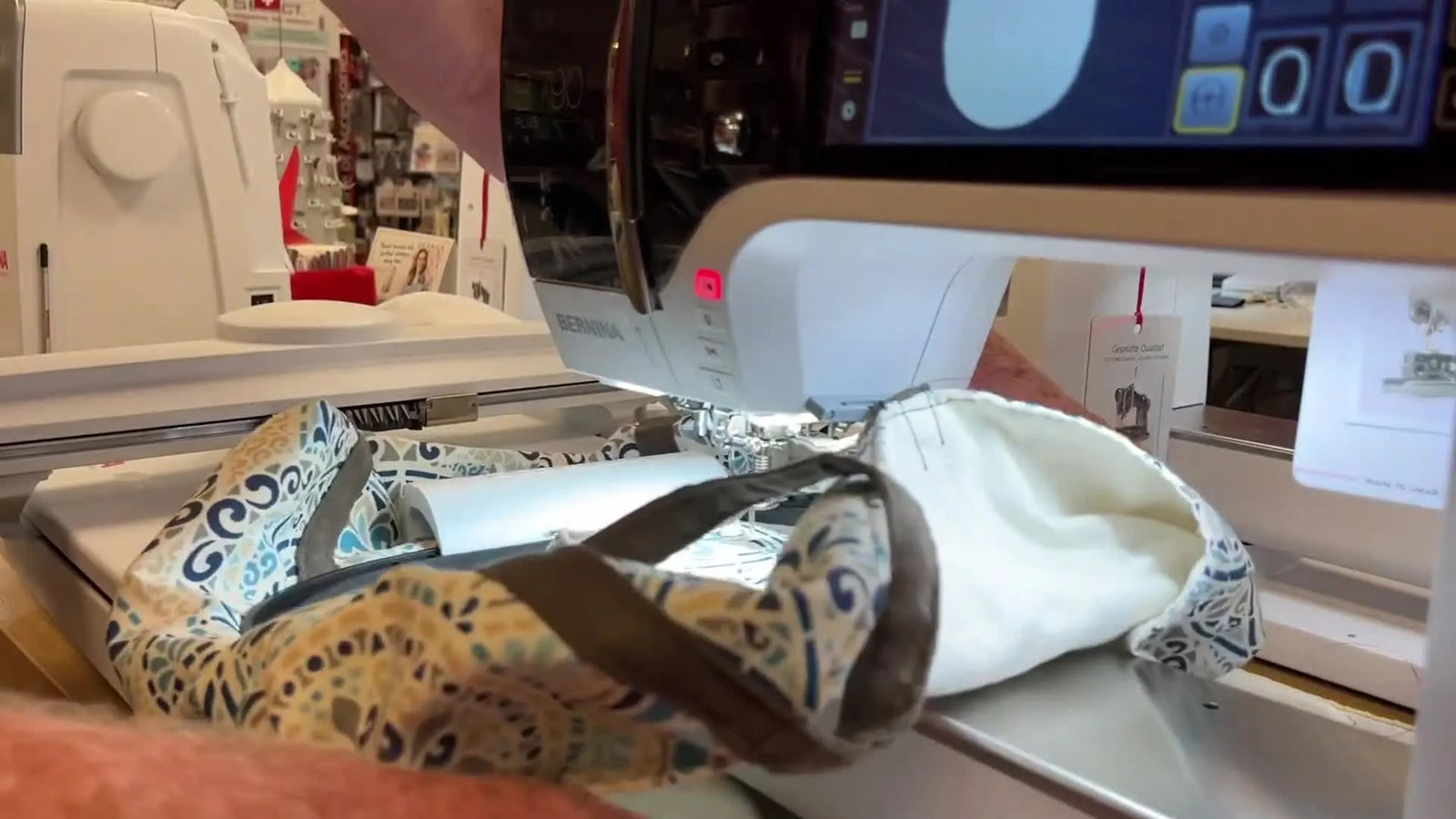 Bernina Large Free Arm Hoop vs Medium Clamp Hoop: The Real-World Tricks That Make Them Work (Bags, Quilts, Thick Jackets)