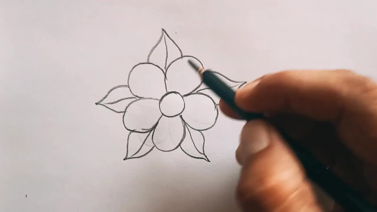 Tegn en smuk blomst trin for trin: blyantskitse, skygger og blød blending