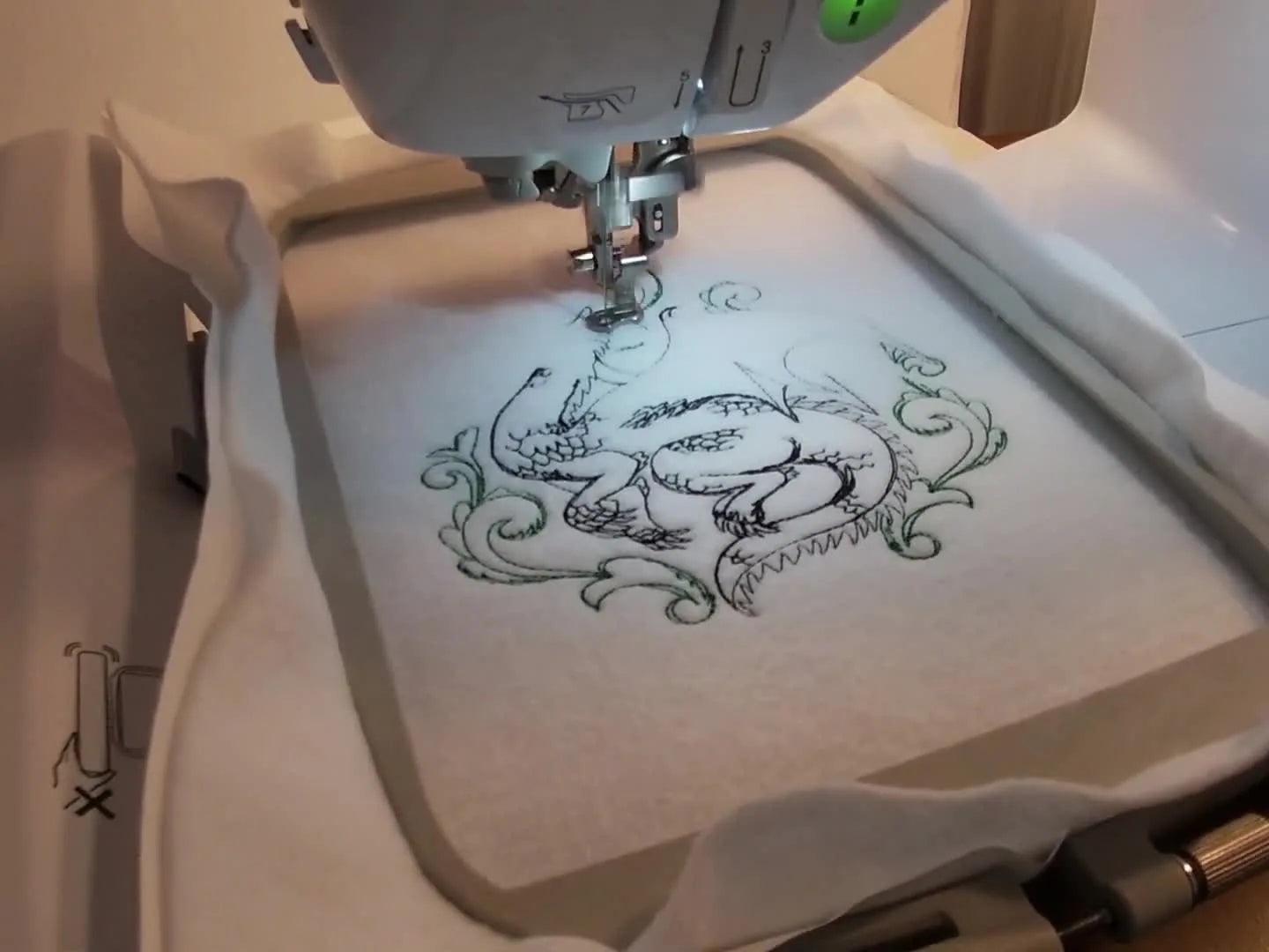 Clean Redwork, Zero Puckers: Stitching a Dragon Line-Art Design on a Magnetic Embroidery Hoop (Single-Needle Setup)