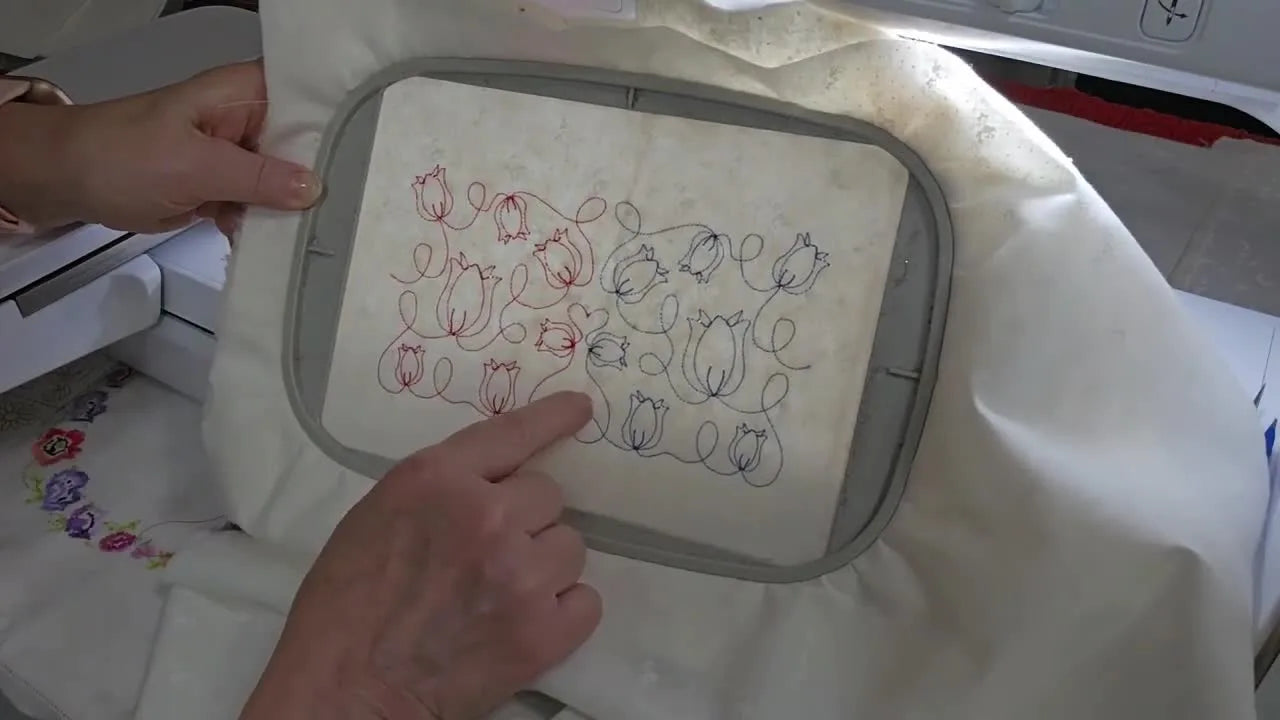 Trik „A + B” w tulipanowym edge‑to‑edge: czyste ponowne zapinanie w ramie, idealne łączenia w serce i zero supłów na spodzie