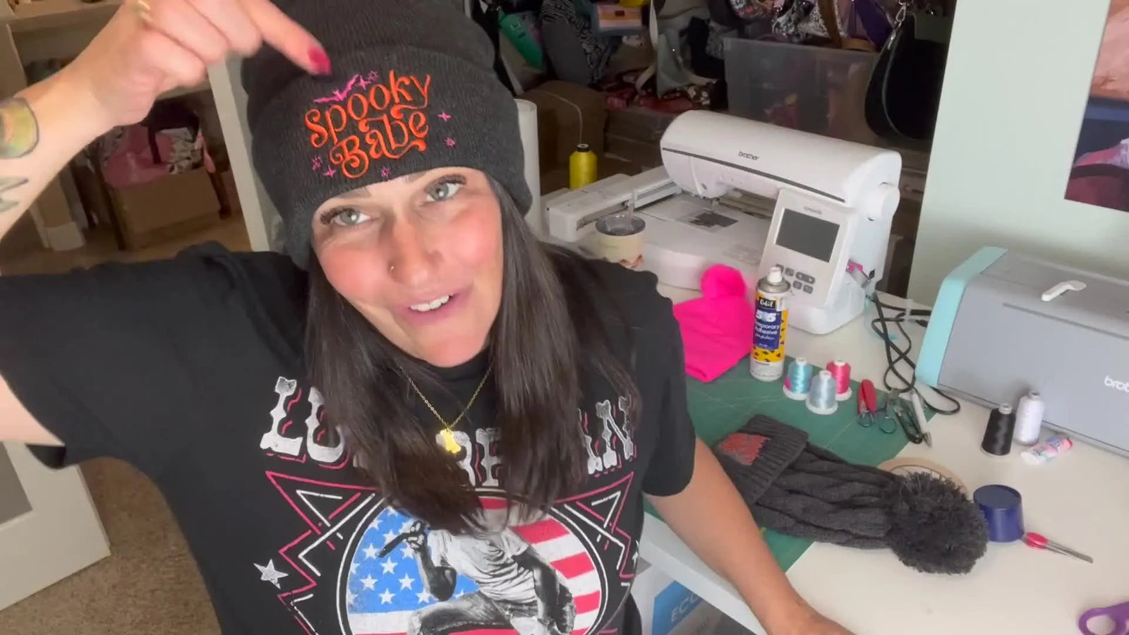 Метод «наизнанку» для шапки-бини на Ricoma EM1010: чистое попадание в отворот с магнитными пяльцами 5,5" (без эффекта «картонной шапки»)