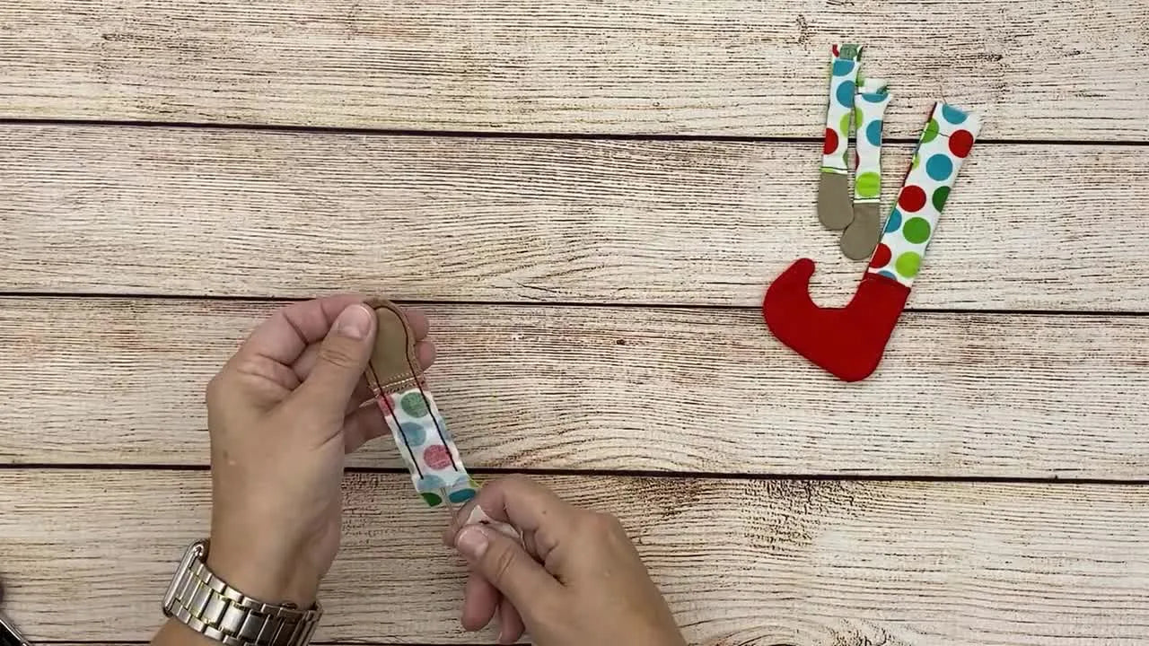 Трюк с «тросиком» из мулине: как быстро вывернуть ручки, ножки и эльфийские ботинки ITH (даже в пяльцах 5x7)