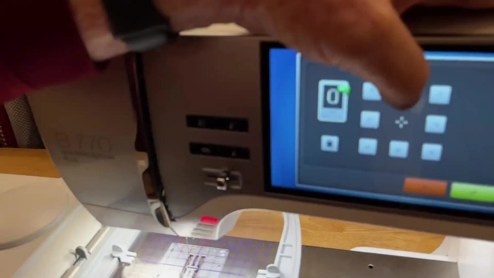 Stop Guessing: Calibrate the Bernina 770 QE Plus Large Oval Hoop (155×240) and Make Foot Recognition Work for You